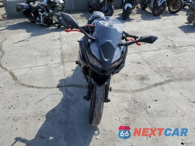Drugie zdjęcie samochodu z przodu: 2025 KAWASAKI EX650 R VIN:ML5EXER19SDAD6834 - miniatura