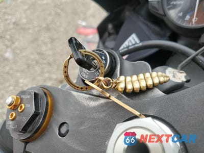 Zdjęcie 8 z 9 samochodu: 2017 YAMAHA YZFR6 C VIN:JYARJ28Y5HA000863 - miniatura