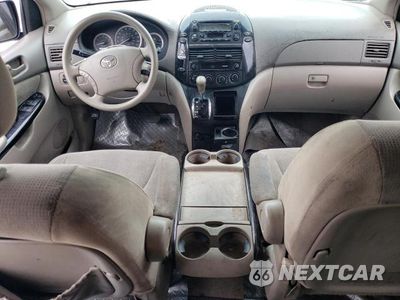Zdjęcie 8 z 13 samochodu: 2004 TOYOTA SIENNA LE VIN:5TDBA23C34S001721 - miniatura