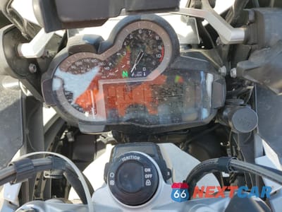 Zdjęcie 7 z 9 samochodu: 2016 BMW R1200 GS VIN:WB10A1106GZ189385 - miniatura