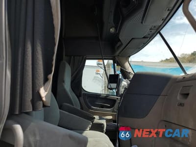 Zdjęcie 6 z 10 samochodu: 2015 FREIGHTLINER CASCADIA EXPEDITOR TRUCK VIN:3ALAGGDV2FSGG9853 - miniatura