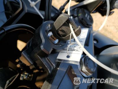 Zdjęcie 8 z 10 samochodu: 2024 HONDA CBR500 RA VIN:MLHPC7059R5000232 - miniatura