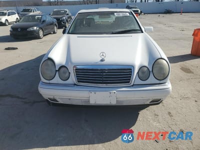 Piąte zdjęcie samochodu w środku: 1999 MERCEDES-BENZ E 320 VIN:WDBJF65H1XA795972 - miniatura