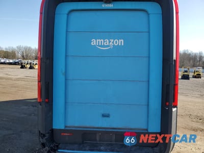 Zdjęcie 10 z 13 samochodu: 2022 RIVIAN EDV 700 VIN:7FCEHDB73NN004984 - miniatura