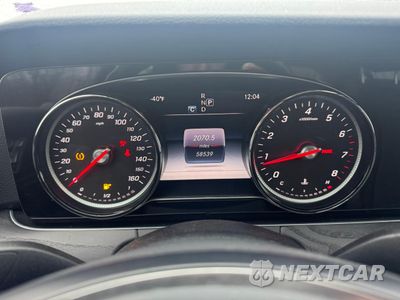 Zdjęcie 8 z 10 samochodu: 2017 MERCEDES BENZ E300 4MATI VIN:WDDZF5KB1HA140260 - miniatura