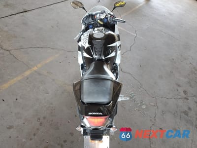 Zdjęcie 6 z 9 samochodu: 2016 HONDA CBR600 RR VIN:JH2PC40JXGK200833 - miniatura