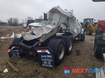 Czwarte zdjęcie samochodu z boku: 2024 VOLVO VNR SEMI TRUCK VIN:4V4WC9DHXRN627623 - miniatura