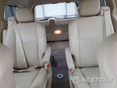 Zdjęcie 10 z 16 samochodu: 2008 CHRYSLER TOWN & COUNTRY LIMITED VIN:2A8HR64X58R769560 - miniatura