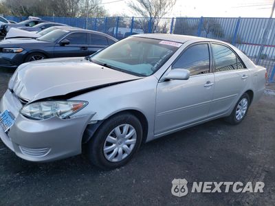 2005 TOYOTA CAMRY LE 4T1BE30K75U982540 - główne zdjęcie licytacji z USA - miniatura