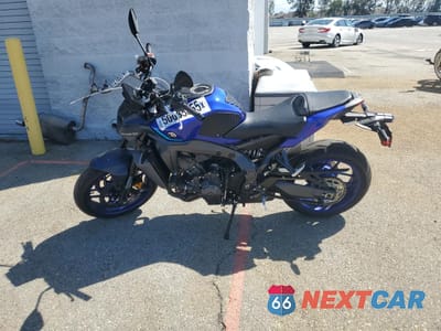 Trzecie zdjęcie samochodu z tyłu: 2024 YAMAHA MT09 C VIN:JYARN94Y6RA000391 - miniatura