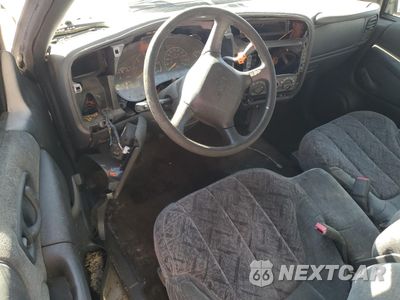 Zdjęcie 8 z 13 samochodu: 2000 GMC SONOMA VIN:1GTCS19W5Y8256989 - miniatura