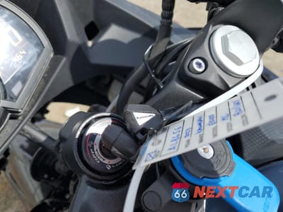 Zdjęcie 8 z 10 samochodu: 2023 KAWASAKI EX400 VIN:JKAEXKG13PDAL8656 - miniatura