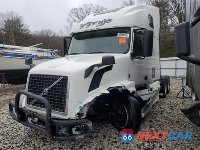 Drugie zdjęcie samochodu z przodu: 2015 VOLVO VNL SEMI TRUCK VIN:4V4NC9EH8FN920233 - miniatura