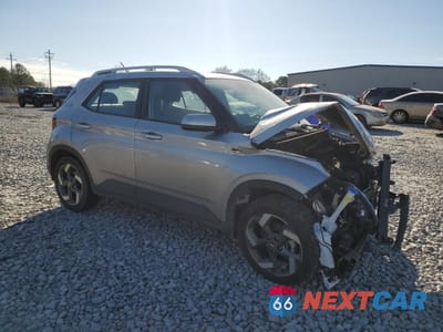 Czwarte zdjęcie samochodu z boku: 2024 HYUNDAI VENUE SEL VIN:KMHRC8A38RU326880 - miniatura