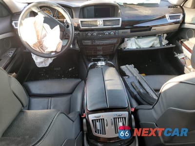 Zdjęcie 8 z 13 samochodu: 2007 BMW 750 VIN:WBAHN83517DT71095 - miniatura