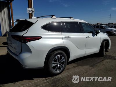 Trzecie zdjęcie samochodu z tyłu: 2022 TOYOTA HIGHLANDER XLE VIN:5TDGZRBH8NS592604 - miniatura