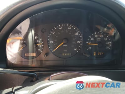 Zdjęcie 9 z 15 samochodu: 2000 MERCEDES-BENZ ML 320 VIN:4JGAB54E3YA200180 - miniatura