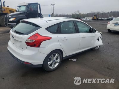 Trzecie zdjęcie samochodu z tyłu: 2014 FORD FOCUS SE VIN:1FADP3K25EL144815 - miniatura