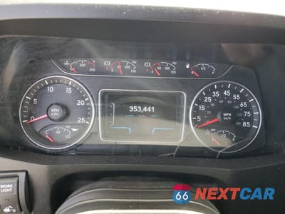 Zdjęcie 8 z 10 samochodu: 2022 INTERNATIONAL LT625 VIN:3HSDZAPRXNN190199 - miniatura