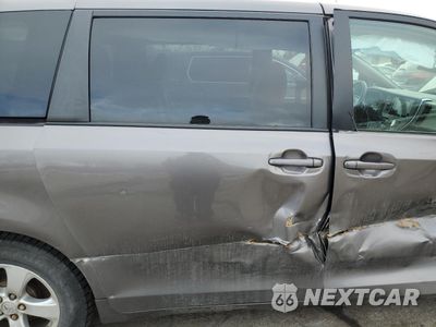 Zdjęcie 11 z 14 samochodu: 2017 TOYOTA SIENNA LE VIN:5TDKZ3DC7HS798753 - miniatura