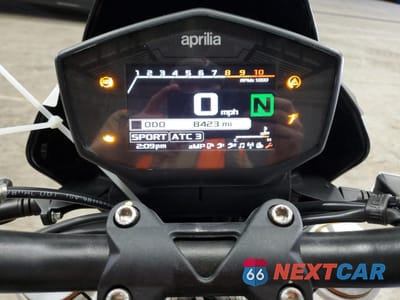 Zdjęcie 7 z 10 samochodu: 2018 APRILIA DORSODURO VIN:ZD4KBU007JS000016 - miniatura
