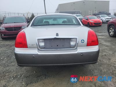 Zdjęcie 6 z 12 samochodu: 2003 LINCOLN TOWN CAR SIGNATURE VIN:1LNHM82W23Y676796 - miniatura