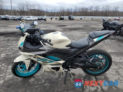 Trzecie zdjęcie samochodu z tyłu: 2024 YAMAHA YZFR3 A VIN:MH3RH18Y9RK013896 - miniatura
