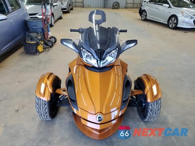 Drugie zdjęcie samochodu z przodu: 2014 CAN-AM SPYDER ROADSTER ST VIN:2BXNCBC1XEV000413 - miniatura