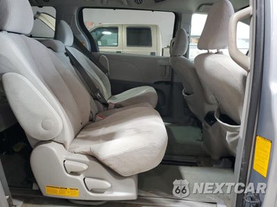 Zdjęcie 12 z 15 samochodu: 2014 TOYOTA SIENNA LE VIN:5TDKK3DC3ES451582 - miniatura