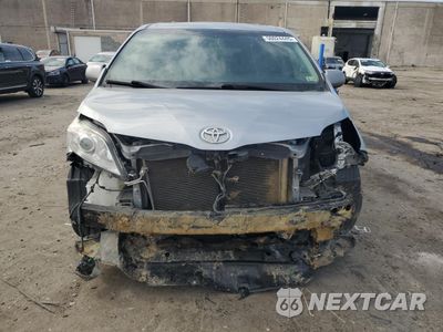 Piąte zdjęcie samochodu w środku: 2017 TOYOTA SIENNA XLE VIN:5TDYZ3DC6HS805654 - miniatura