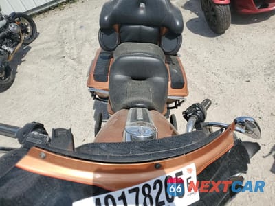 Piąte zdjęcie samochodu w środku: 2008 HARLEY-DAVIDSON FLHTCUI 105TH ANNIVERSARY EDITION VIN:1HD1FC4458Y604687 - miniatura
