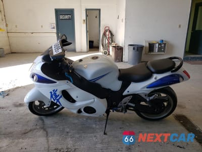Trzecie zdjęcie samochodu z tyłu: 2009 SUZUKI GSX1300 R VIN:JS1GX72A192104744 - miniatura