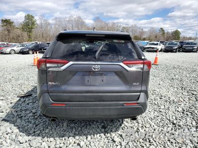 Zdjęcie 6 z 13 samochodu: 2019 TOYOTA RAV4 XLE VIN:JTMW1RFV6KJ005909 - miniatura