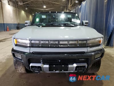 Piąte zdjęcie samochodu w środku: 2025 GMC HUMMER SUV 2X VIN:1GKT0NDE3SU110735 - miniatura