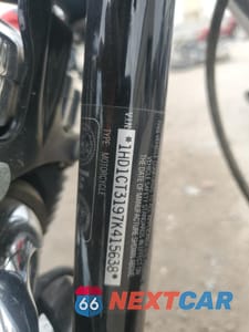 Zdjęcie 8 z 8 samochodu: 2007 HARLEY-DAVIDSON XL1200 C VIN:1HD1CT3197K415638 - miniatura