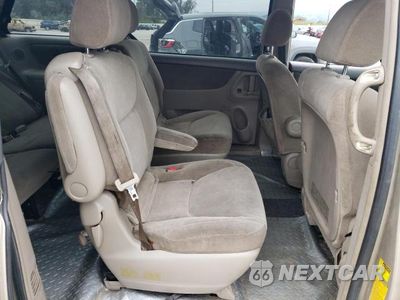 Zdjęcie 11 z 13 samochodu: 2004 TOYOTA SIENNA LE VIN:5TDBA23C34S001721 - miniatura