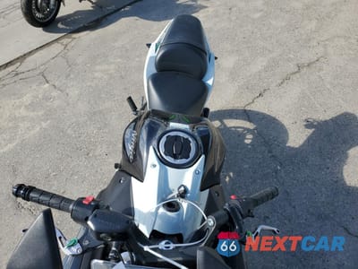 Piąte zdjęcie samochodu w środku: 2022 KAWASAKI EX650 N VIN:ML5EXEN12NDA69270 - miniatura
