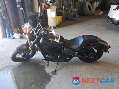 Trzecie zdjęcie samochodu z tyłu: 2022 HONDA VT750 C2B VIN:JH2RC5378NK200549 - miniatura