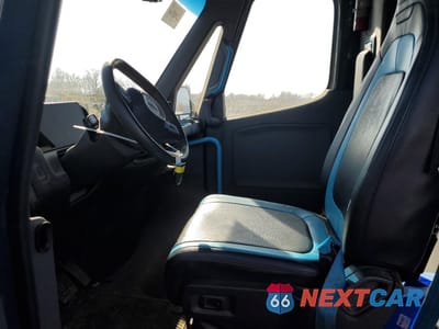 Zdjęcie 7 z 13 samochodu: 2022 RIVIAN EDV 700 VIN:7FCEHDB73NN004984 - miniatura