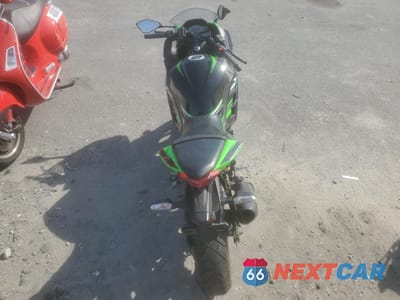 Zdjęcie 6 z 9 samochodu: 2016 KAWASAKI EX300 B VIN:JKAEX8B1XGDA31150 - miniatura