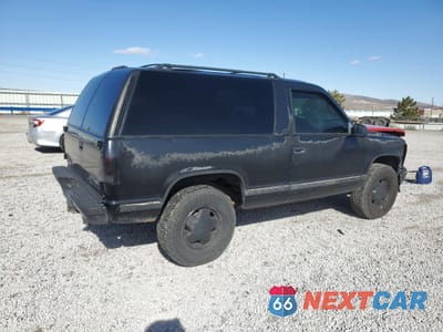 Trzecie zdjęcie samochodu z tyłu: 1995 GMC YUKON VIN:3GKEK18K2SG503656 - miniatura