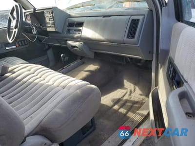 Zdjęcie 8 z 14 samochodu: 1994 GMC SIERRA K2500 VIN:2GTFK29K7R1503448 - miniatura