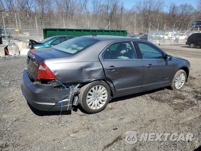 Trzecie zdjęcie samochodu z tyłu: 2010 FORD FUSION HYBRID VIN:3FADP0L34AR365470 - miniatura