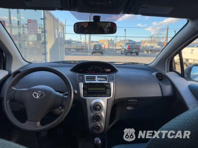 Zdjęcie 9 z 10 samochodu: 2007 TOYOTA YARIS VIN:JTDJT923475077619 - miniatura