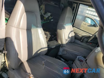 Zdjęcie 11 z 15 samochodu: 2000 CHEVROLET ASTRO VIN:1GCDM19W9YB148845 - miniatura