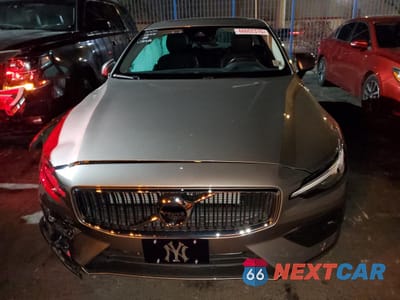 Piąte zdjęcie samochodu w środku: 2021 VOLVO S60 T6 MOMENTUM VIN:7JRA22TK4MG094924 - miniatura
