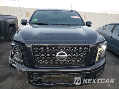 Piąte zdjęcie samochodu w środku: 2018 NISSAN TITAN SV VIN:1N6AA1E68JN523790 - miniatura