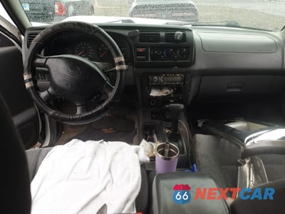 Zdjęcie 8 z 12 samochodu: 2000 NISSAN FRONTIER CREW CAB XE VIN:1N6ED27T9YC429487 - miniatura