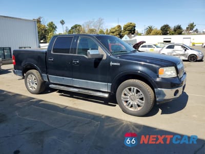 Czwarte zdjęcie samochodu z boku: 2006 LINCOLN MARK LT VIN:5LTPW18586FJ25611 - miniatura
