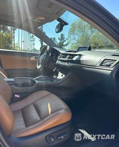 Piąte zdjęcie samochodu w środku: 2013 LEXUS CT 200 VIN:JTHKD5BH9D2160545 - miniatura